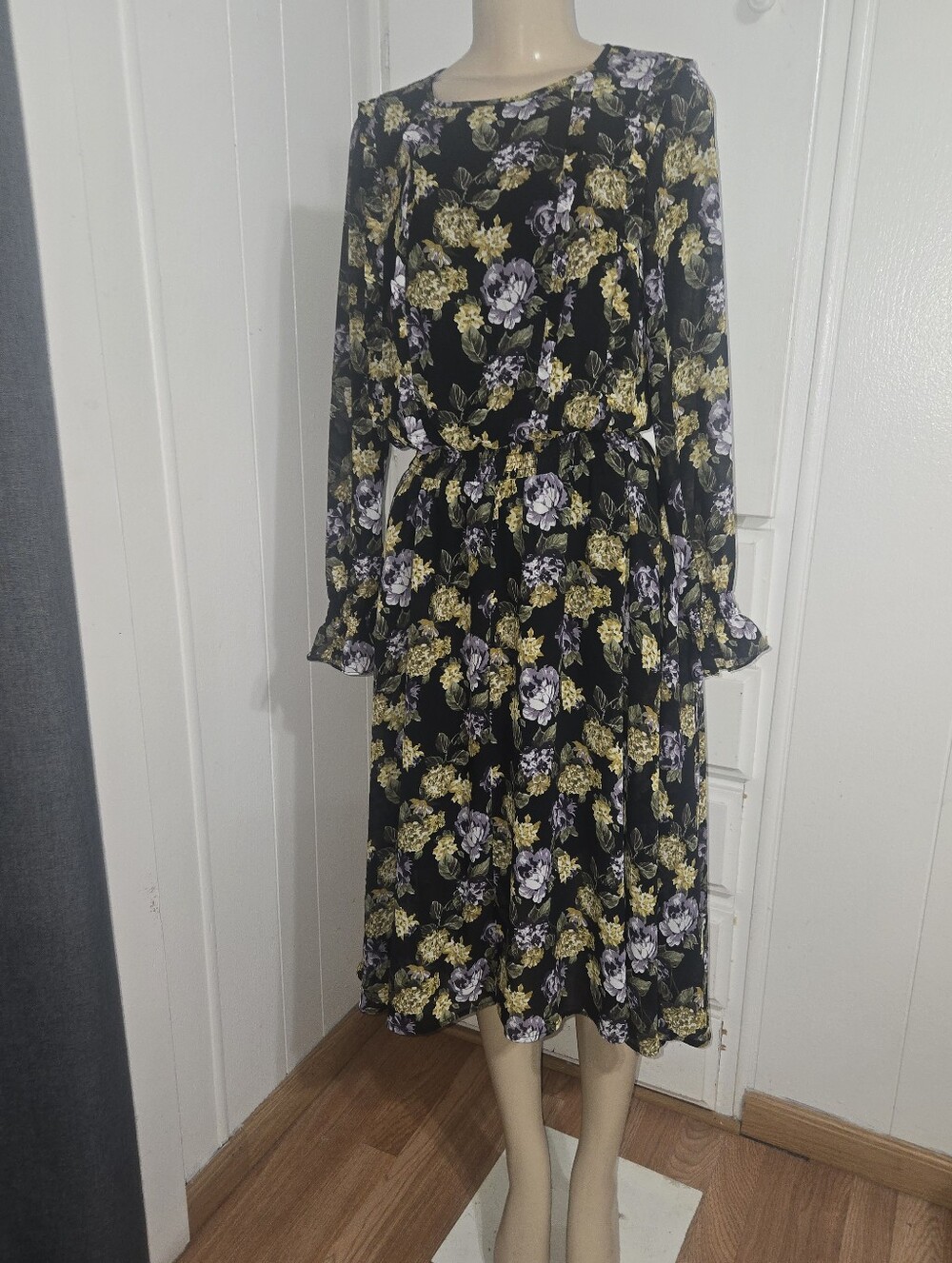 MELLODAY Black Maxi Dress with Autumn Floral Print Small